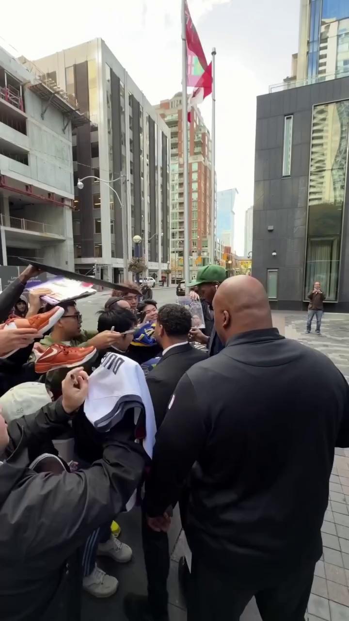 加拿大年轻球员异军突起，助力球队突围的简单介绍